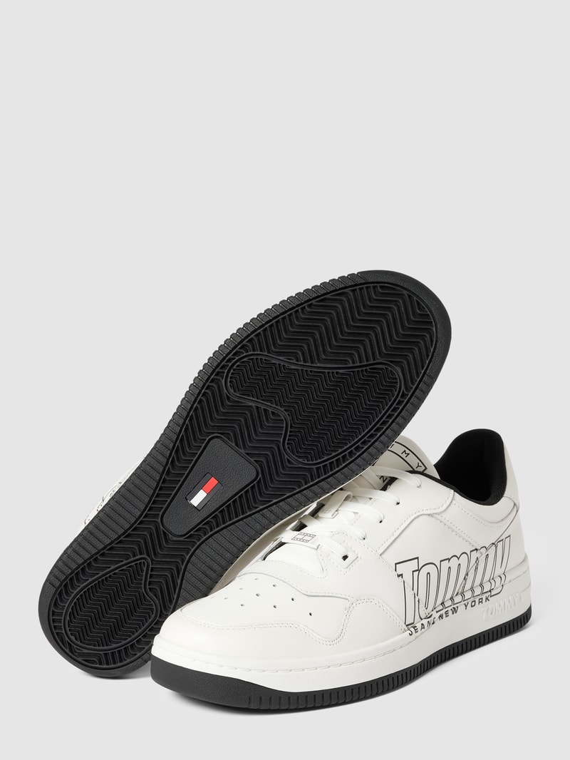 Sneaker mit Label-Print in weiß
