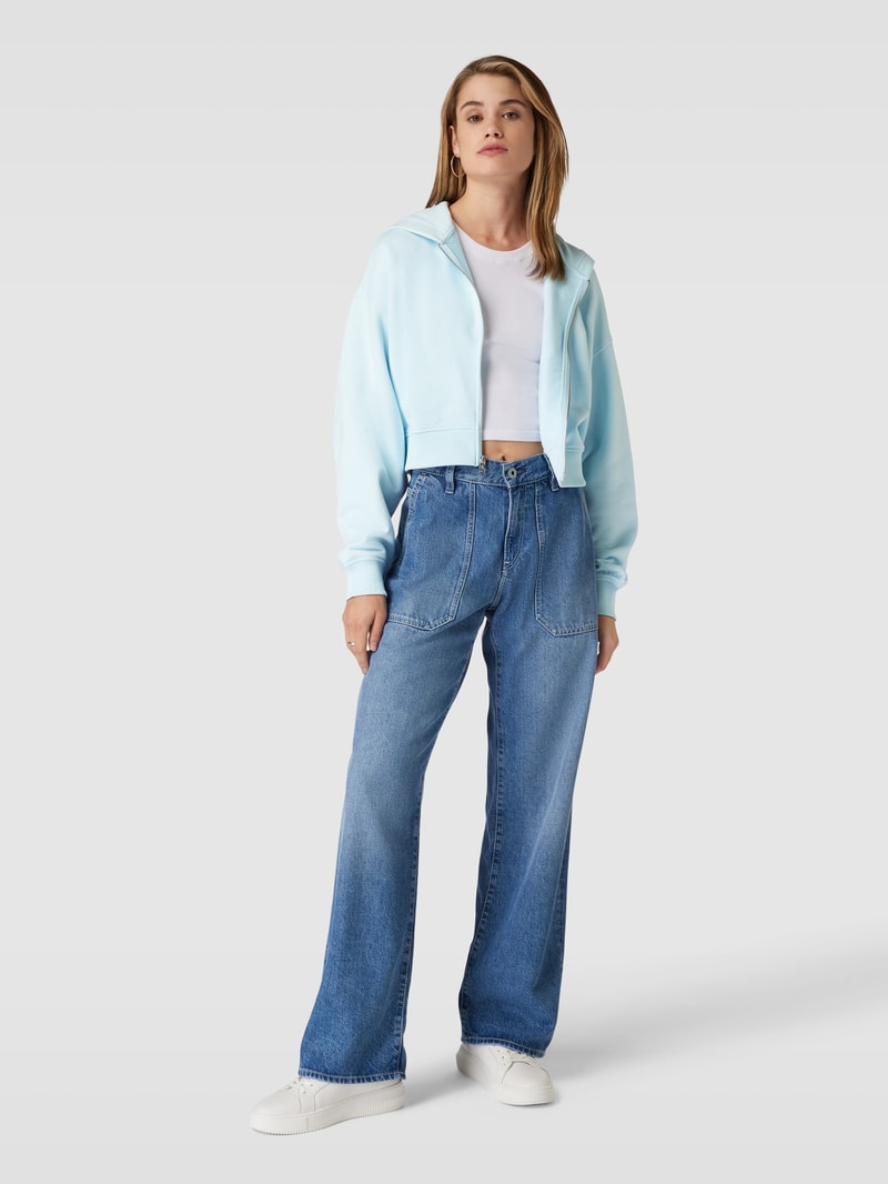Cropped Sweatjacke mit Label-Patch Modell 'EMBRO' in hellblau