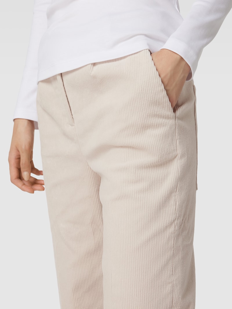 Cordhose mit Bügelfalten in ecru