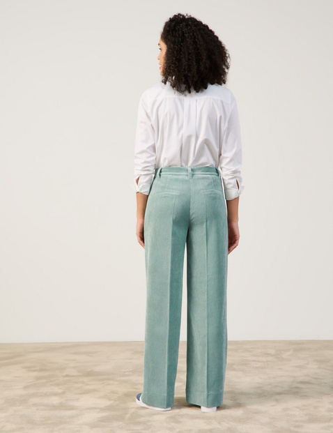 Cordhose mit weitem Bein