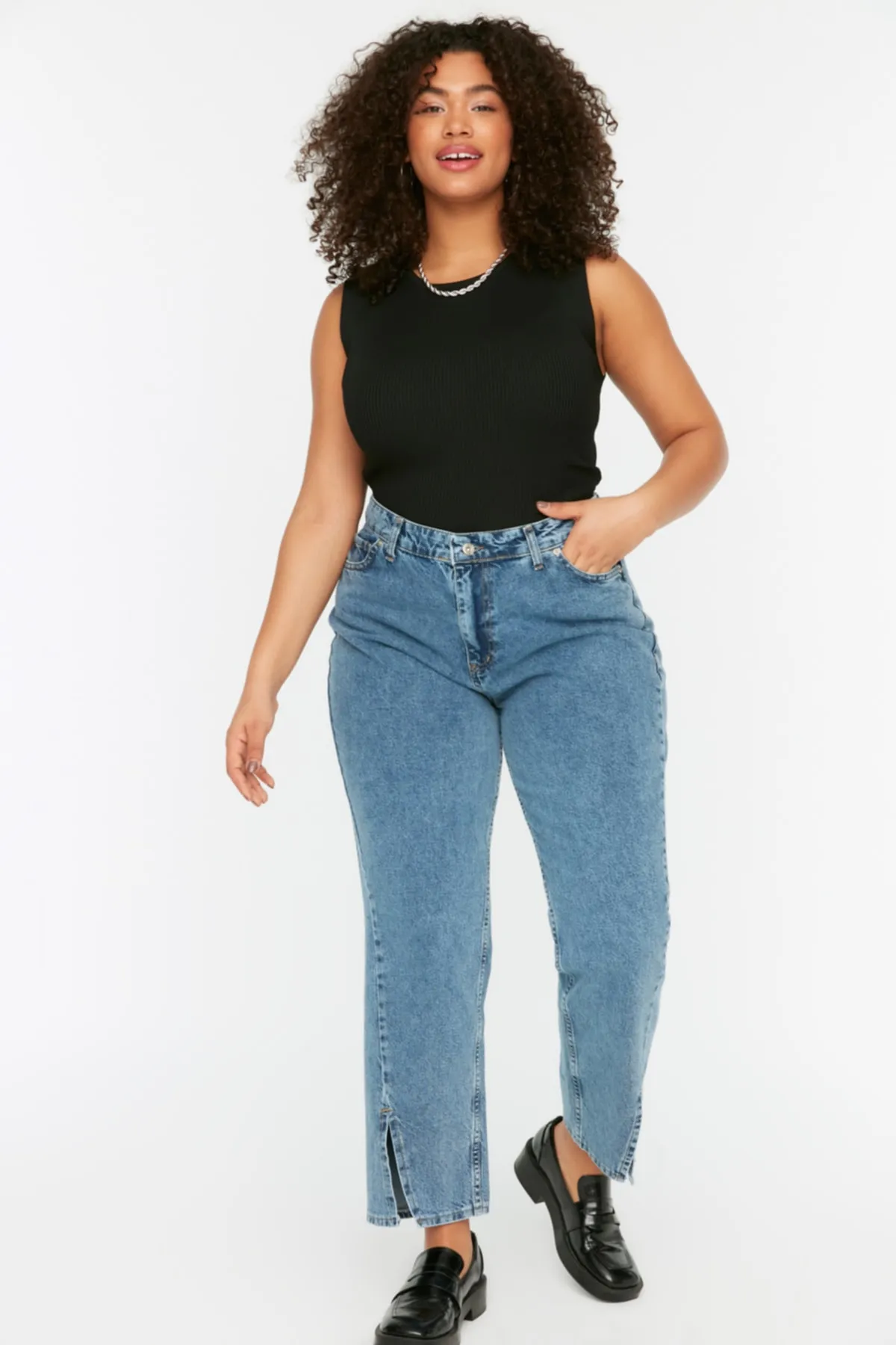 Trendyol Curve  Blaue Bootcut-Jeans mit hoher Taille und detailliertem Beinabschluss TBBSS22JE0614