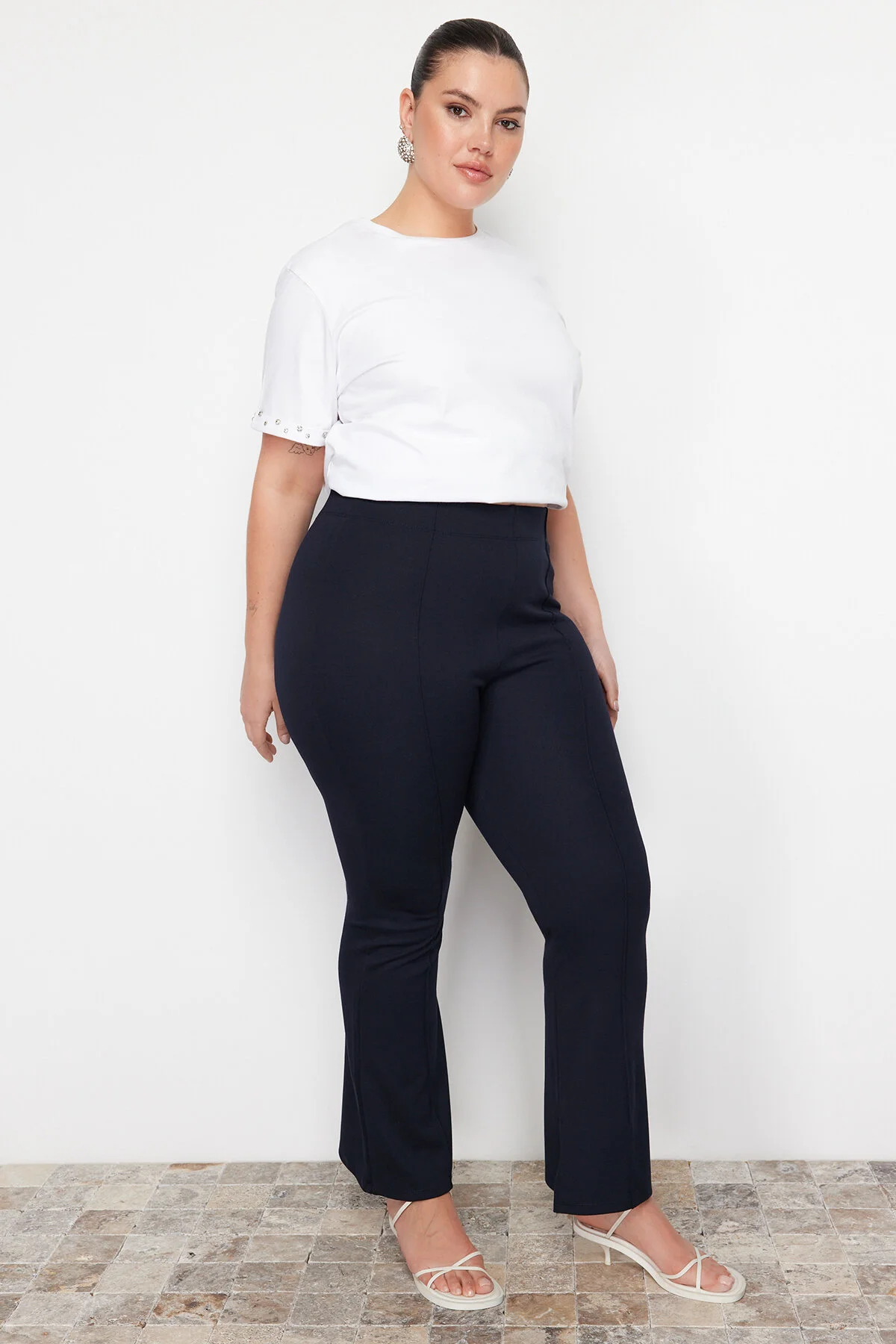 Trendyol Curve  Marineblaue spanische Strickhose mit hohem Bund und Schlitz und detailliertem Schnitt TBBAW23AR00002