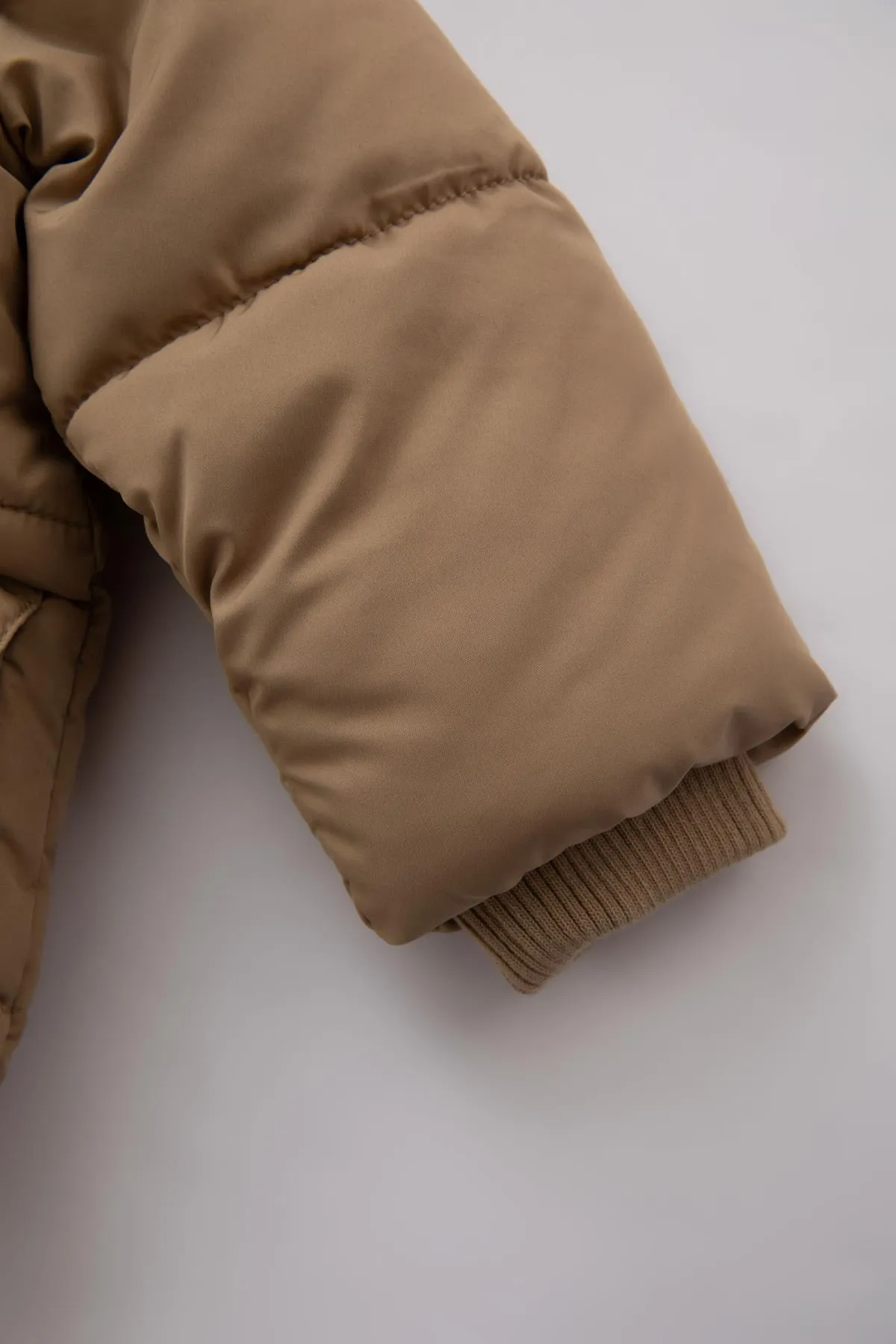 DeFacto  Pufferjacke mit Kapuze und Fleecefutter für Baby Jungen A2212a523wn
