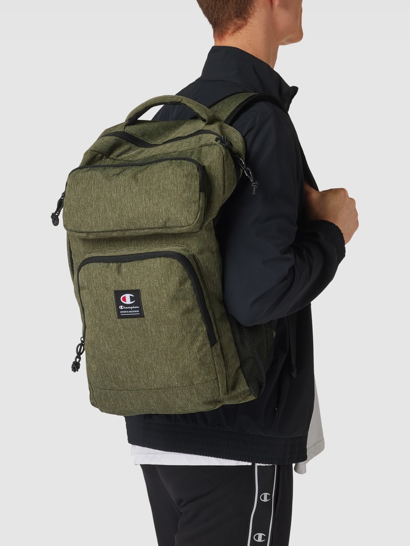 Rucksack mit Label-Patch in khaki