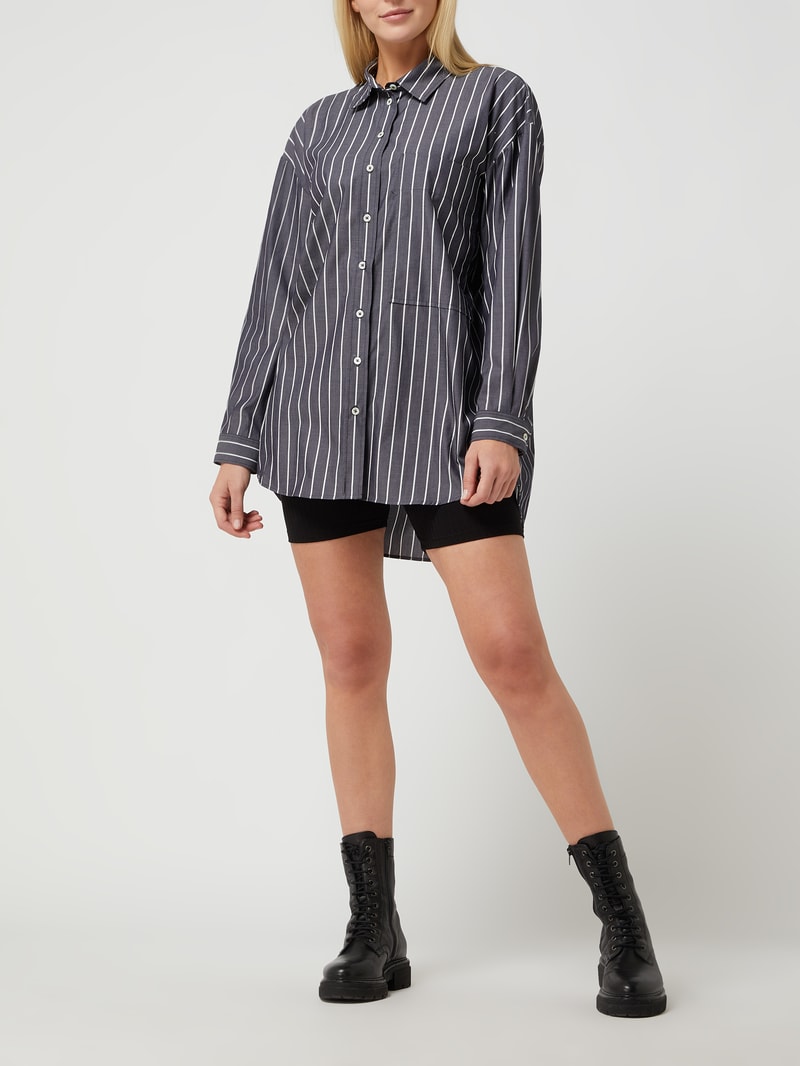 Oversized Bluse mit Nadelstreifen in anthrazit