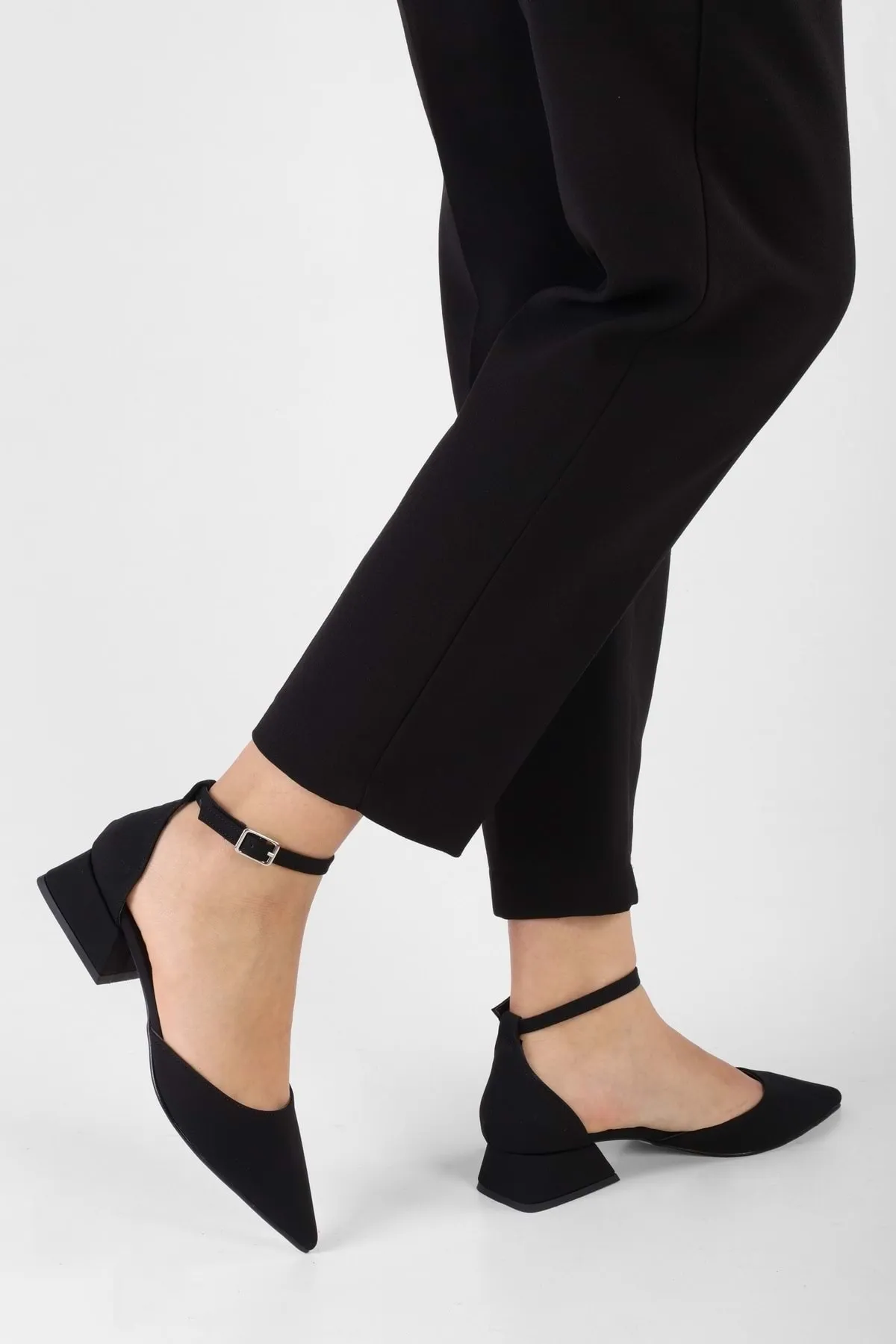 Shoeberry  Damen Ballerinas aus Satin in Schwarz