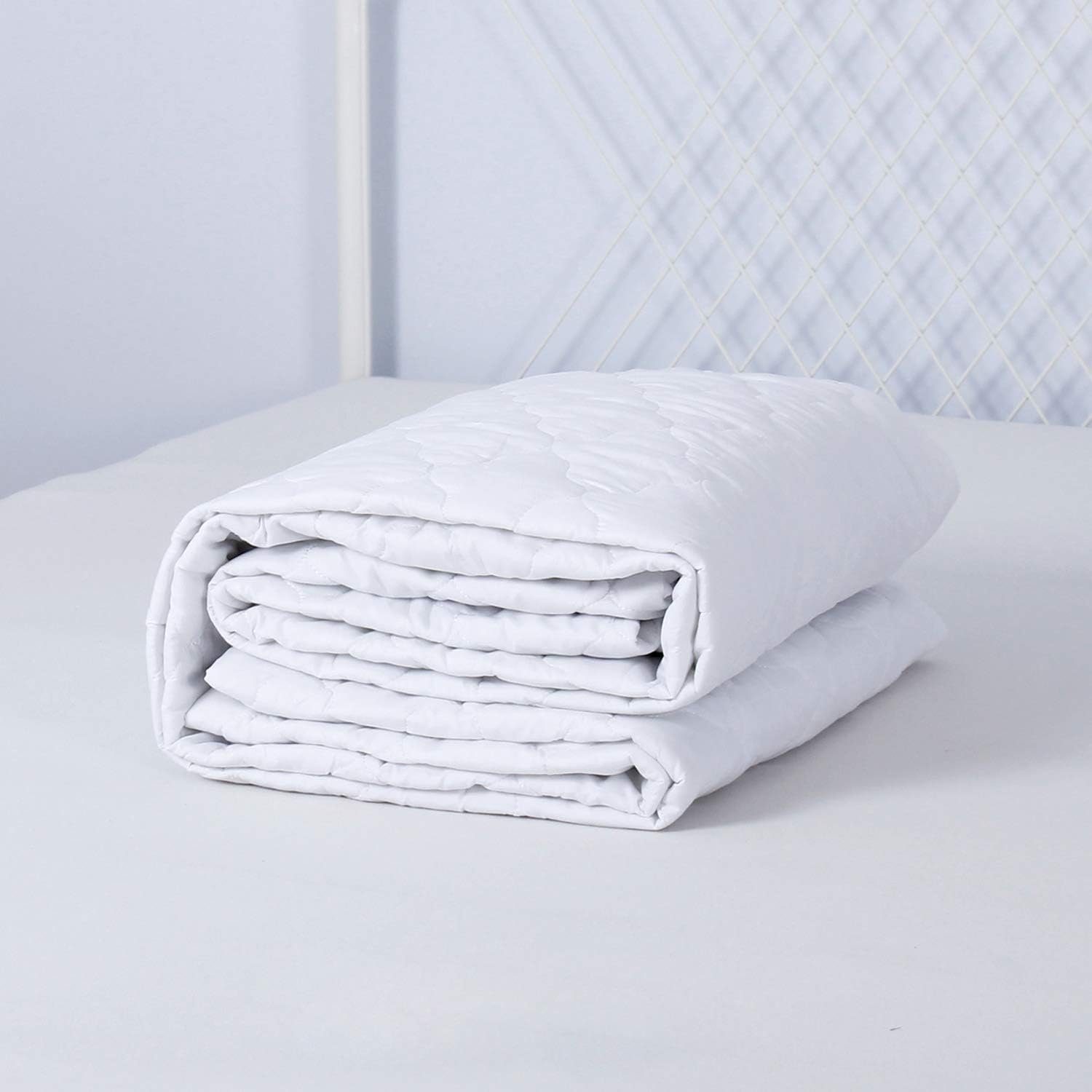 Matratzenauflage Matratzenschoner,Atmungsaktive Matratzenschutzbezug 300g/m² Füllung Mutoy, Bezug aus100% weiche Mikrofaser, Füllung 100%Baumwolle,mit 4 Eckgummi