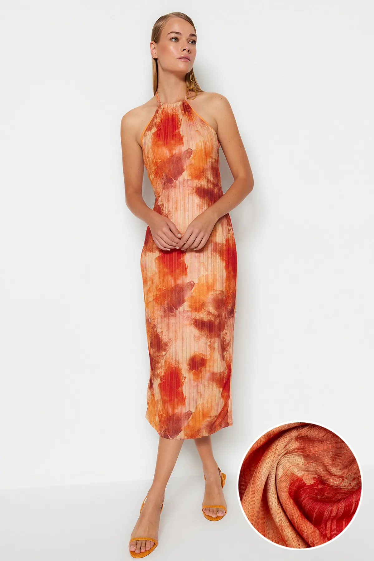 Trendyol Collection  Oranges Neckholder-Midi-Bleistiftkleid aus Strick mit spezieller Textur TWOSS23EL02406