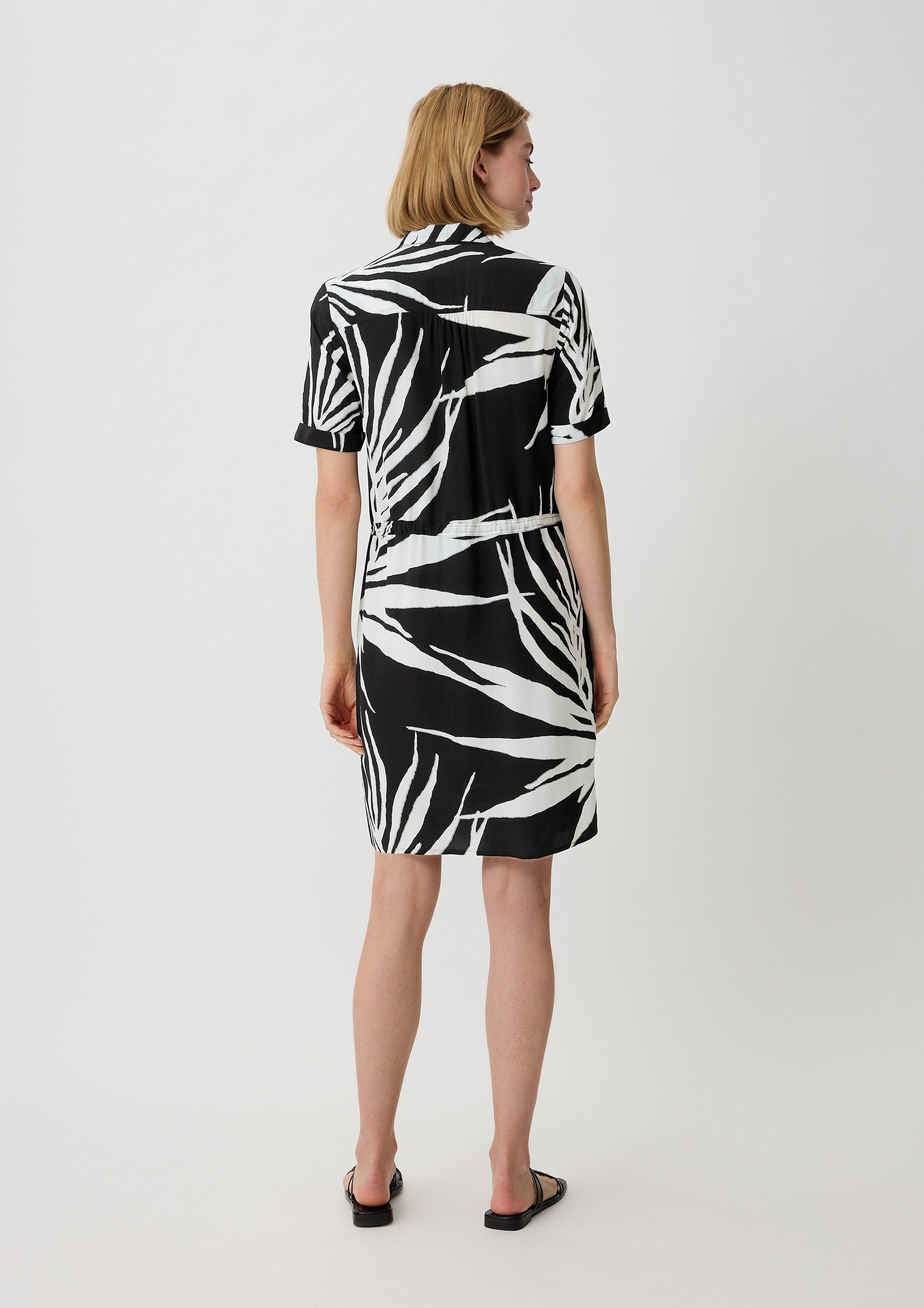 Viskosekleid mit Crêpestruktur - schwarz