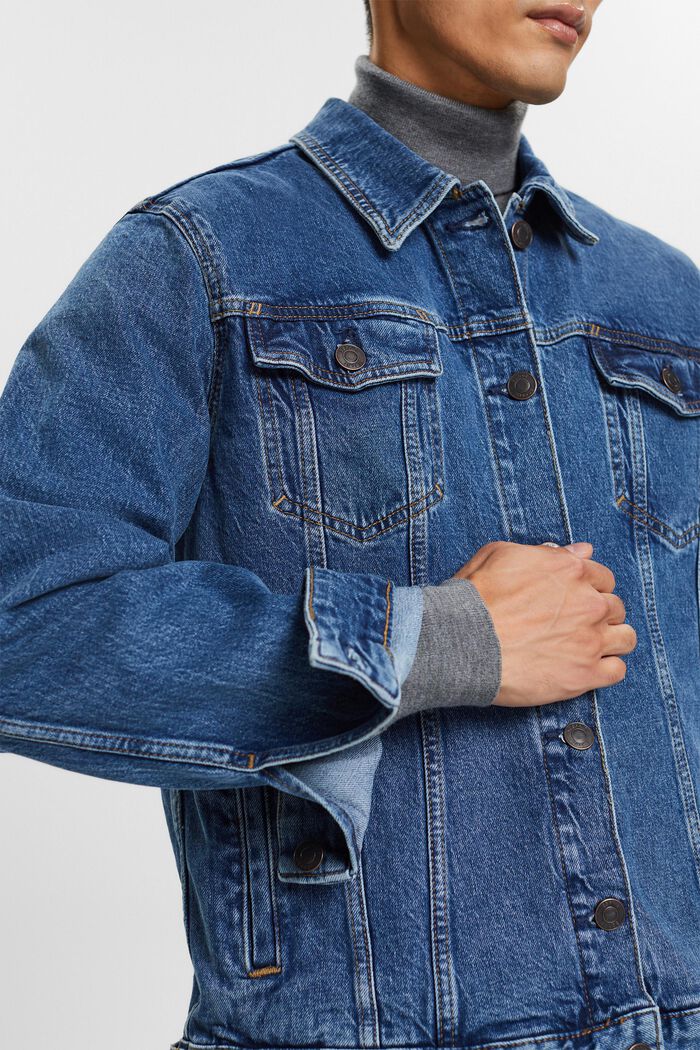 Jeansjacke im Truckerstil