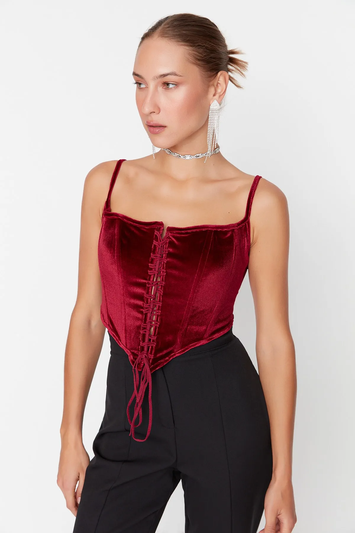 Trendyol Collection  Burgunderrotes Bustier mit Bindedetail vorne TPRAW23BS00014