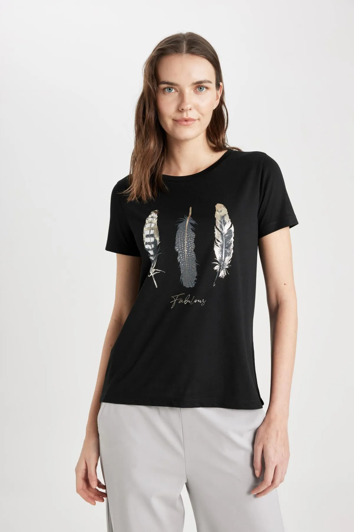 DeFacto  Bedrucktes Kurzarm-T-Shirt mit normaler Passform und Rundhalsausschnitt C2110ax24sp