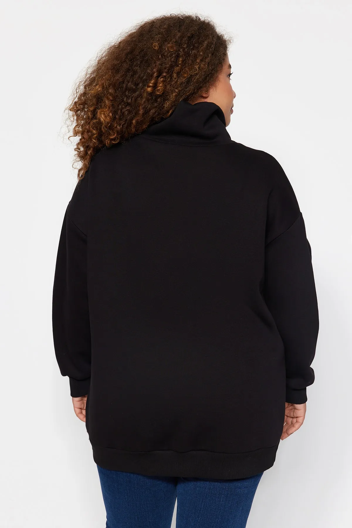 Trendyol Curve  Schwarzes, dickes Fleece-Innenseite-Strick-Sweatshirt mit Reißverschluss TBBAW24AO00017