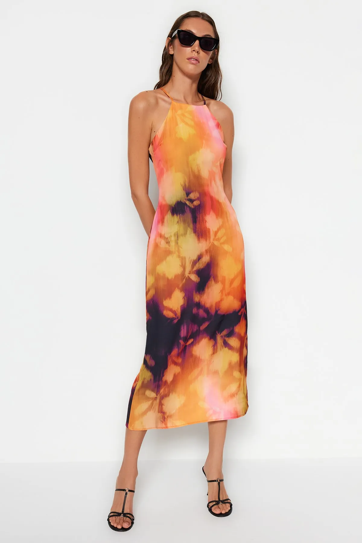 Trendyol Collection  Orangefarbenes Neckholder-Midikleid mit gemustertem Webmuster TWOSS23EL02417