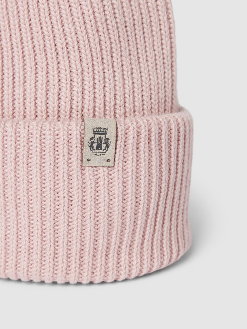 Strickmütze mit Label-Detail in rosé