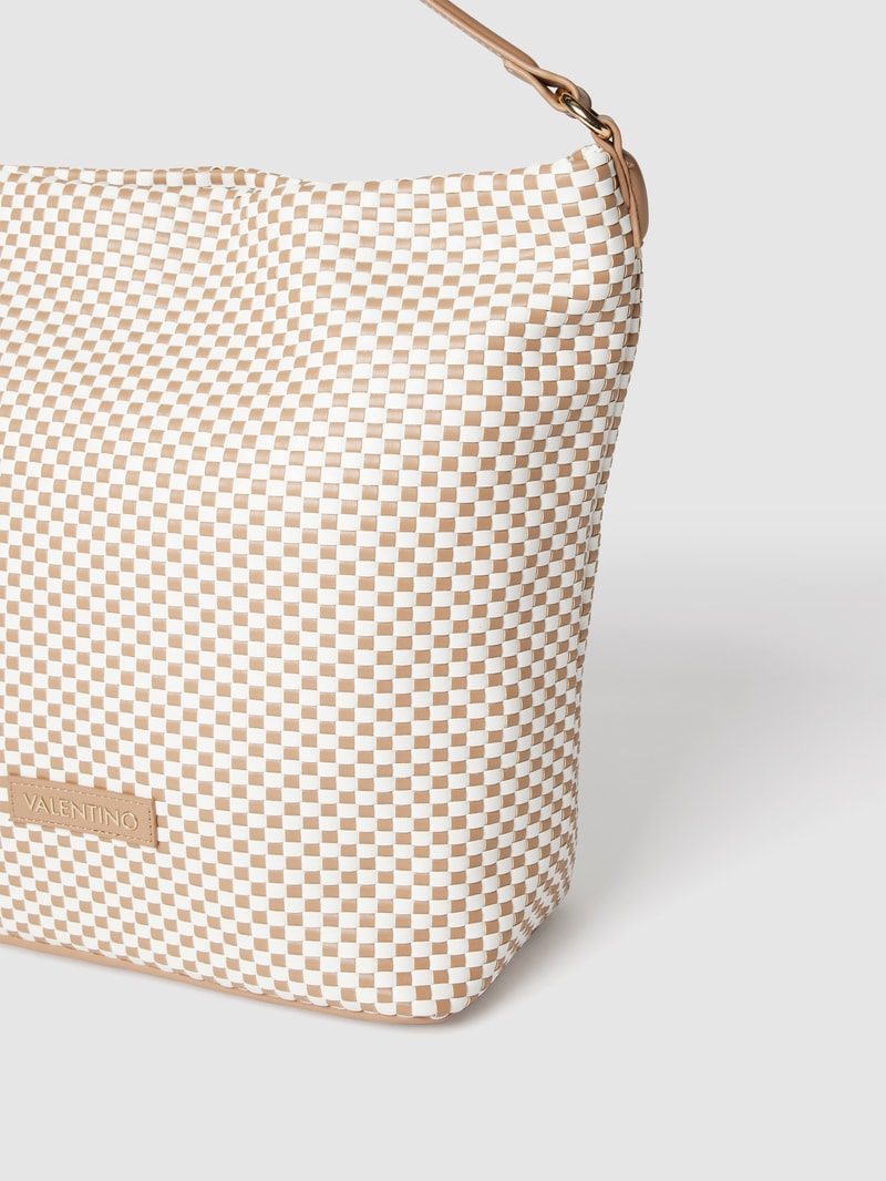 Shopper mit Label-Applikation in camel