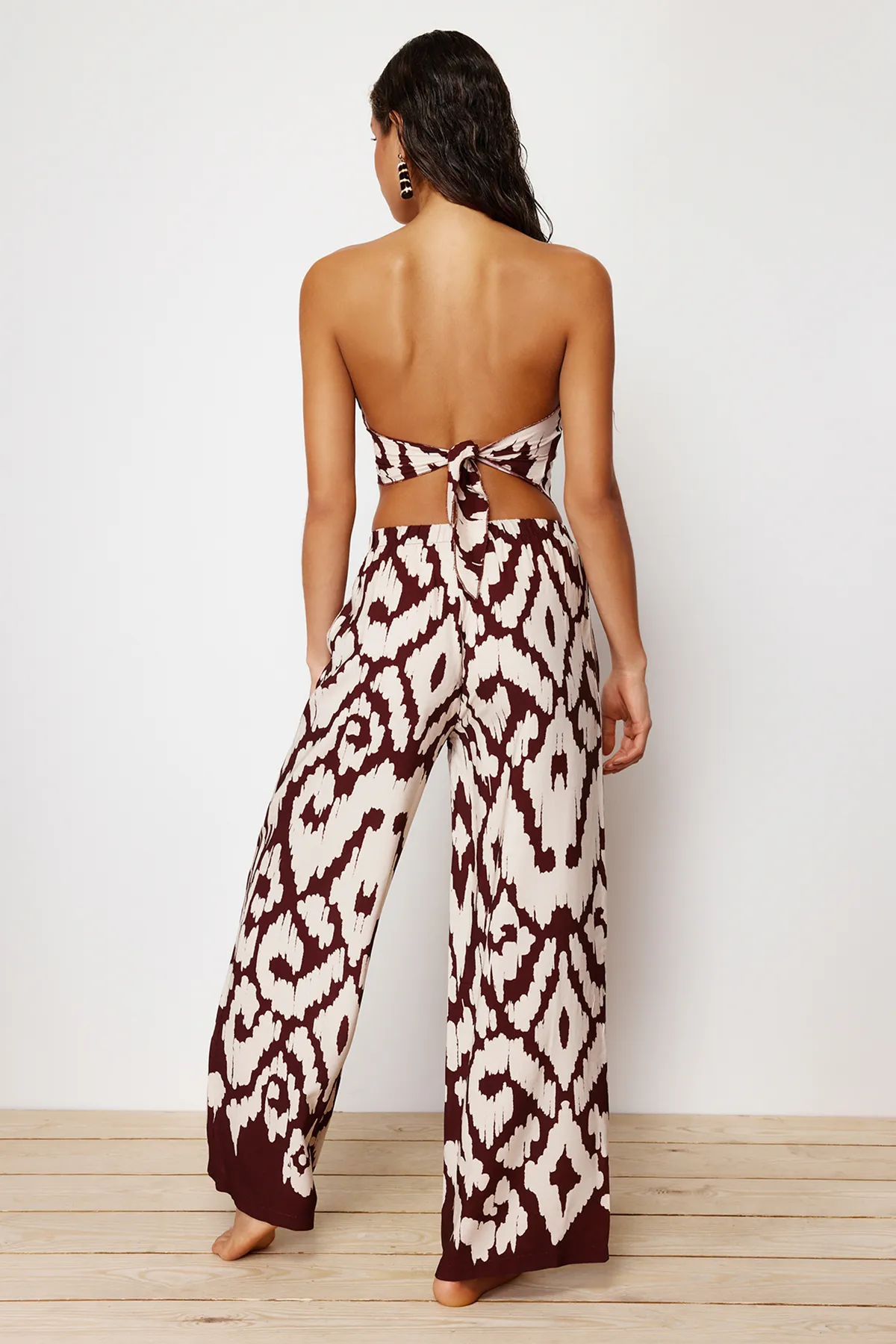 Trendyol Collection  Set aus gewebter Bluse und Hose mit ethnischem Muster TBESS24AU00017
