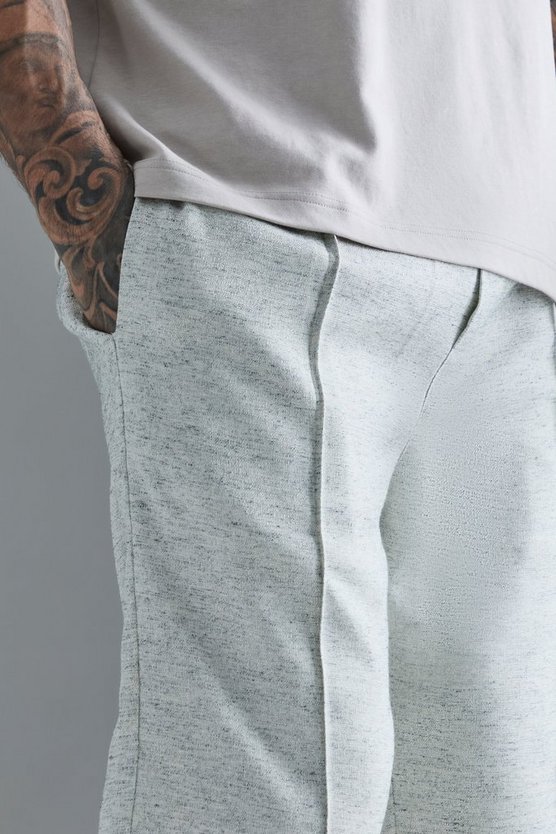 Tall strukturierte Shorts mit Naht-Detail