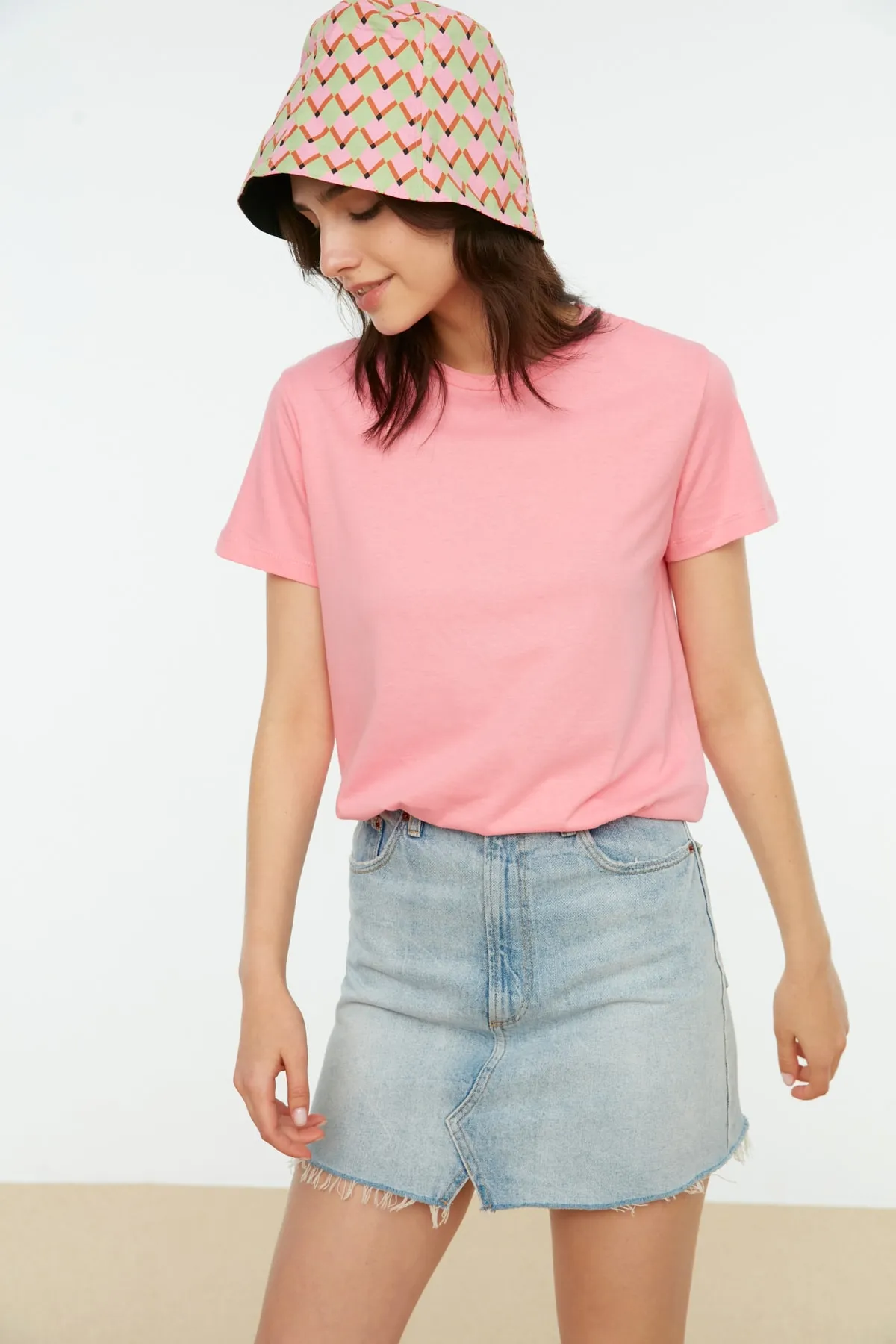 Trendyol Collection  Pink-Mintfarbenes 2er-Pack gestricktes T-Shirt aus 100 % Baumwolle mit Rundhalsausschnitt und Single-Jersey TWOSS20TS0141
