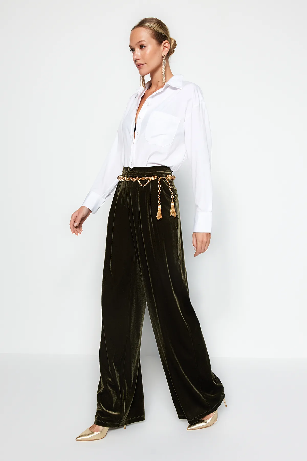 Trendyol Collection  Khakifarbene Cordhose in limitierter Auflage TPRAW23PL00018