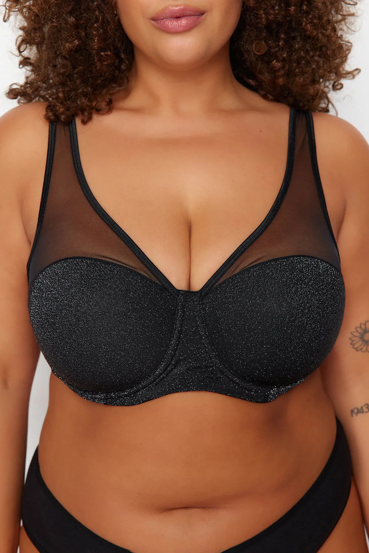 Trendyol Curve  Schwarzer, mit Glitzer überzogener Netz-BH TBBAW24CW00006