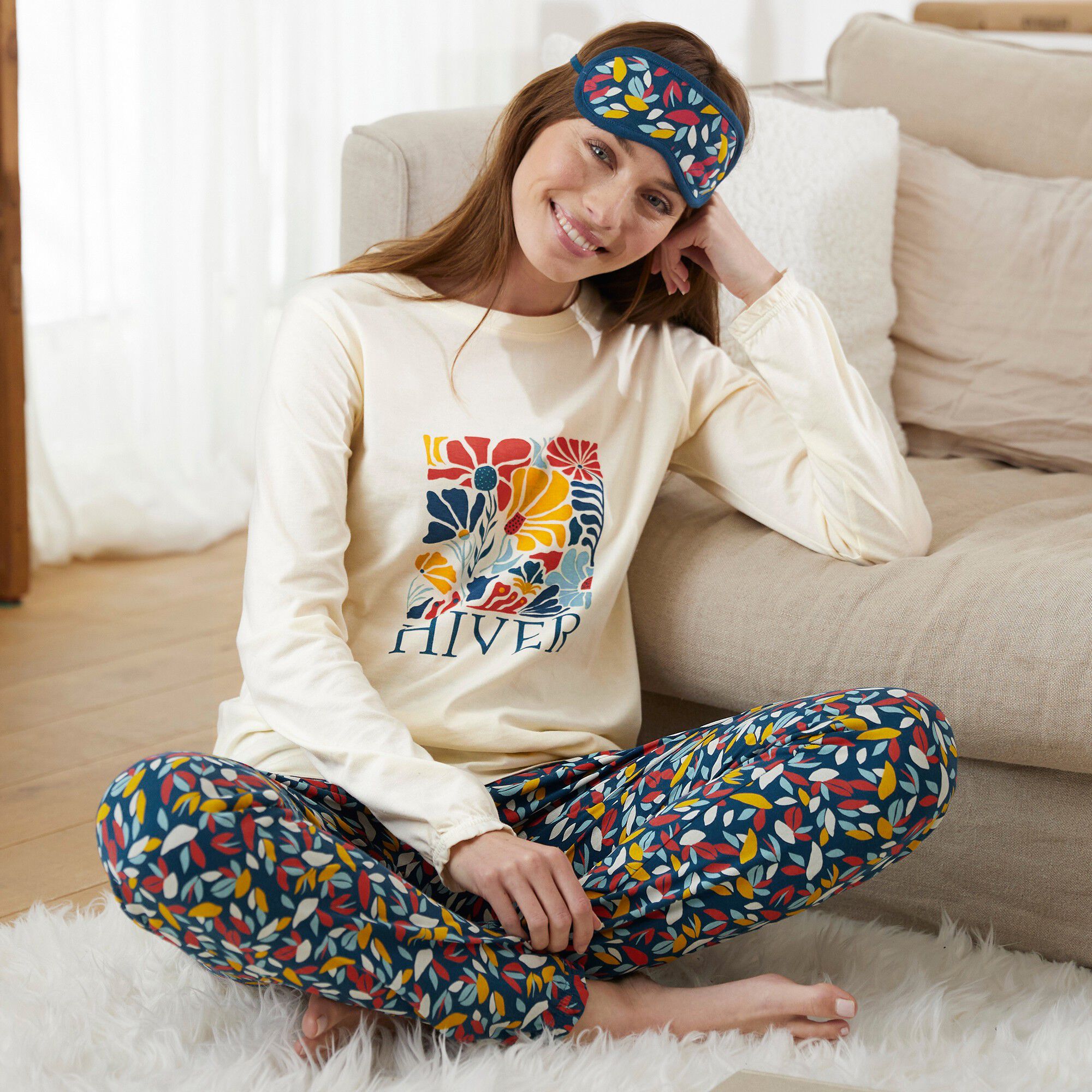 Pyjama volanté avec masque occultant assorti offert