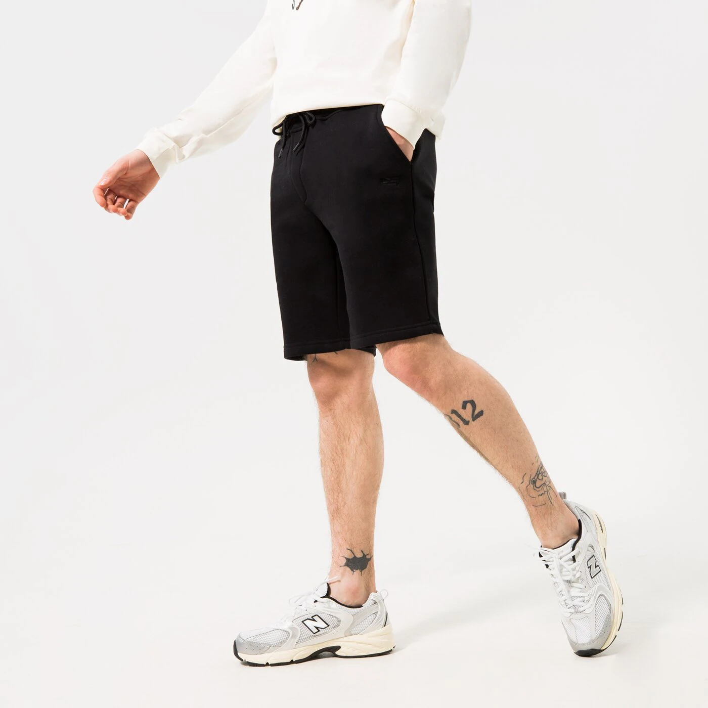 CONFRONT SHORTS ESSENTIAL BLACK Schwarz