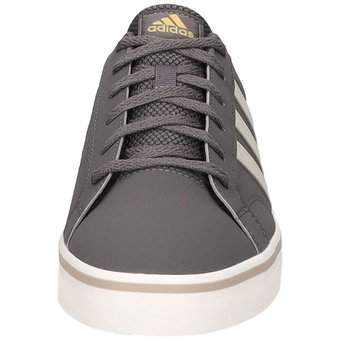 adidas VS Pace 2.0 Sneaker in braun