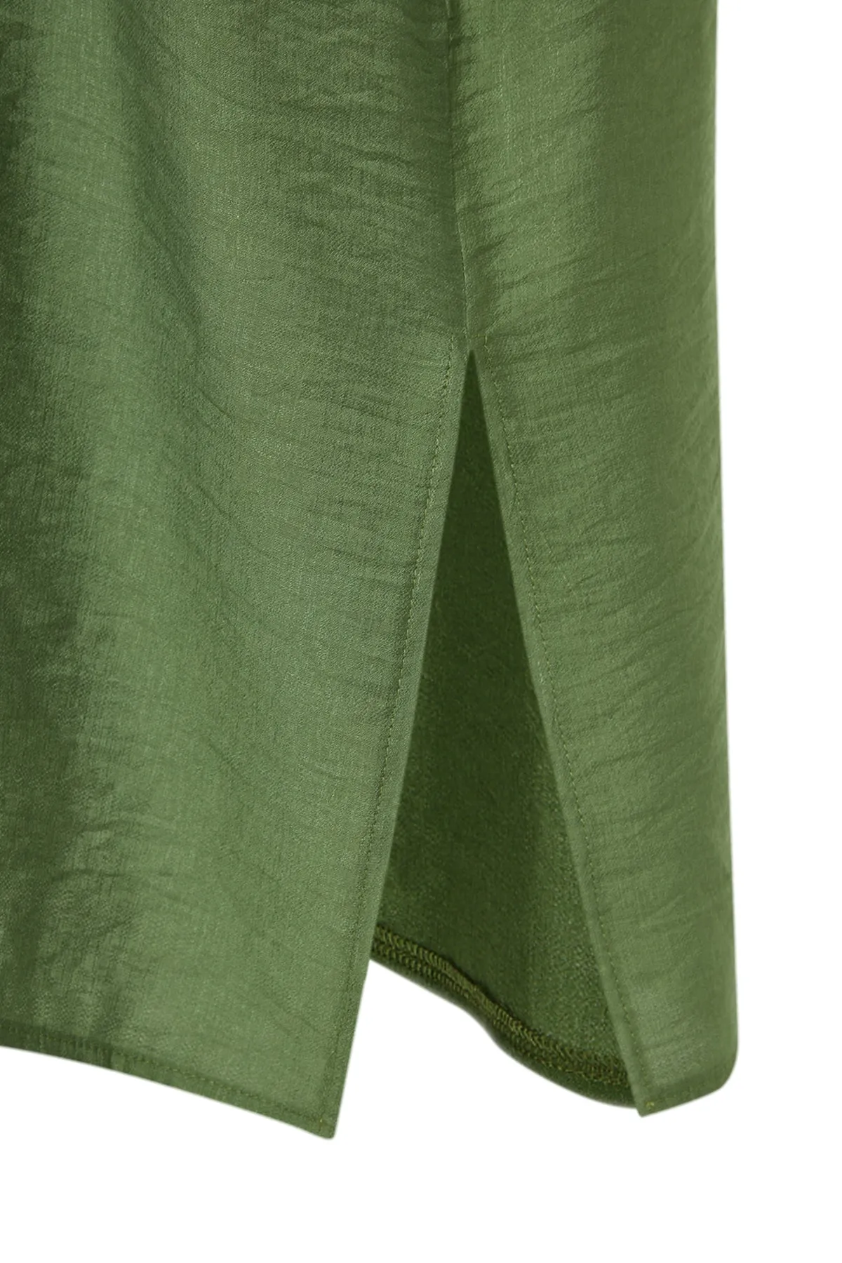 Trendyol Curve  Khakifarbenes, schlicht gewebtes Kleid TBBSS23AH00145