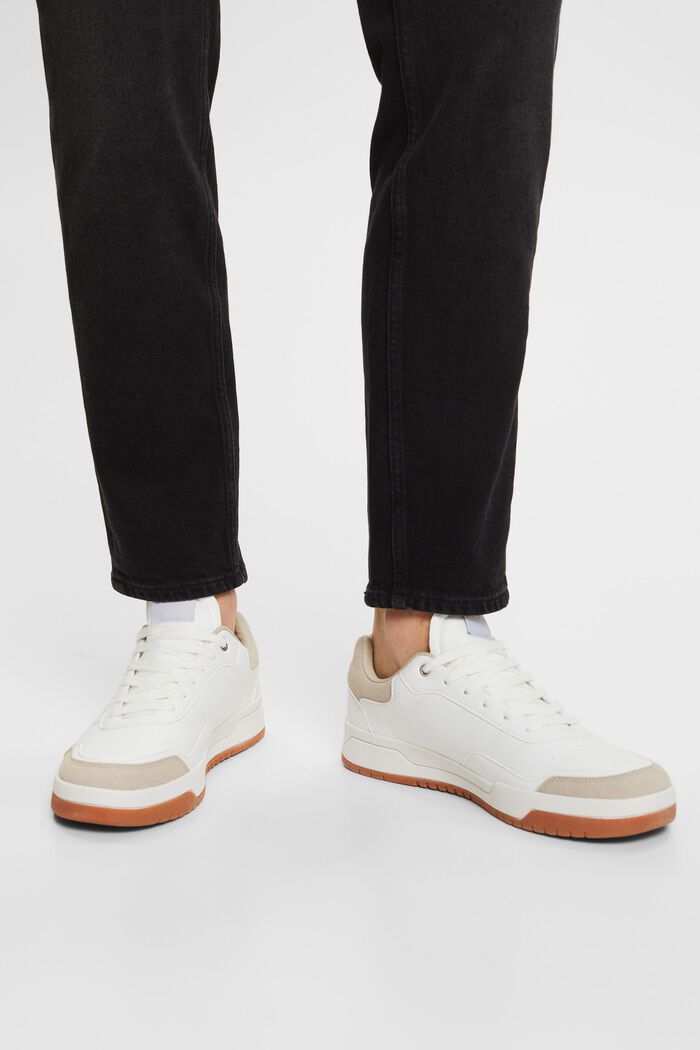 Sneakers in Lederoptik