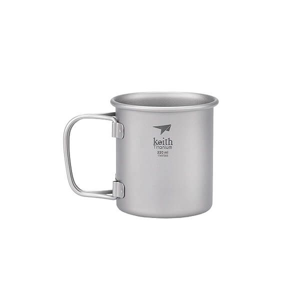 Titan Becher mit Klappgriff