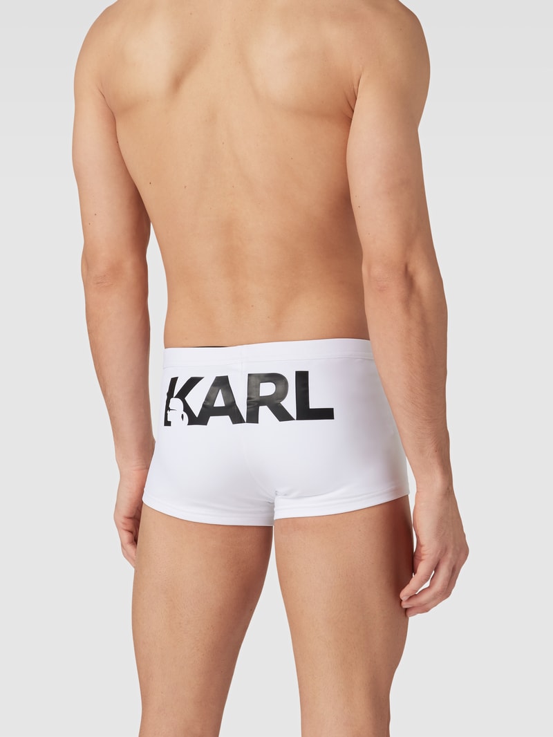Badehose mit Label-Patch in weiß