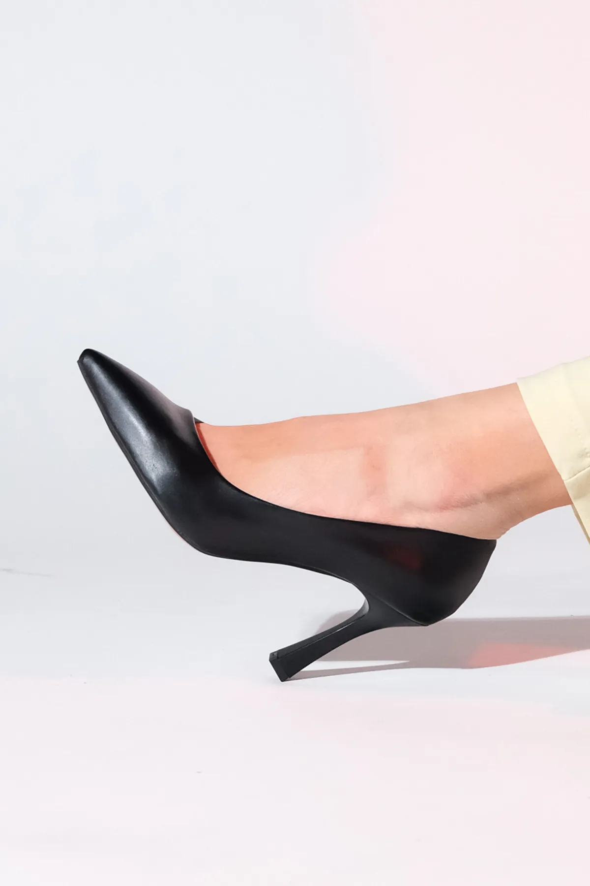 LuviShoes  653 Damenschuhe mit schwarzem Hautabsatz