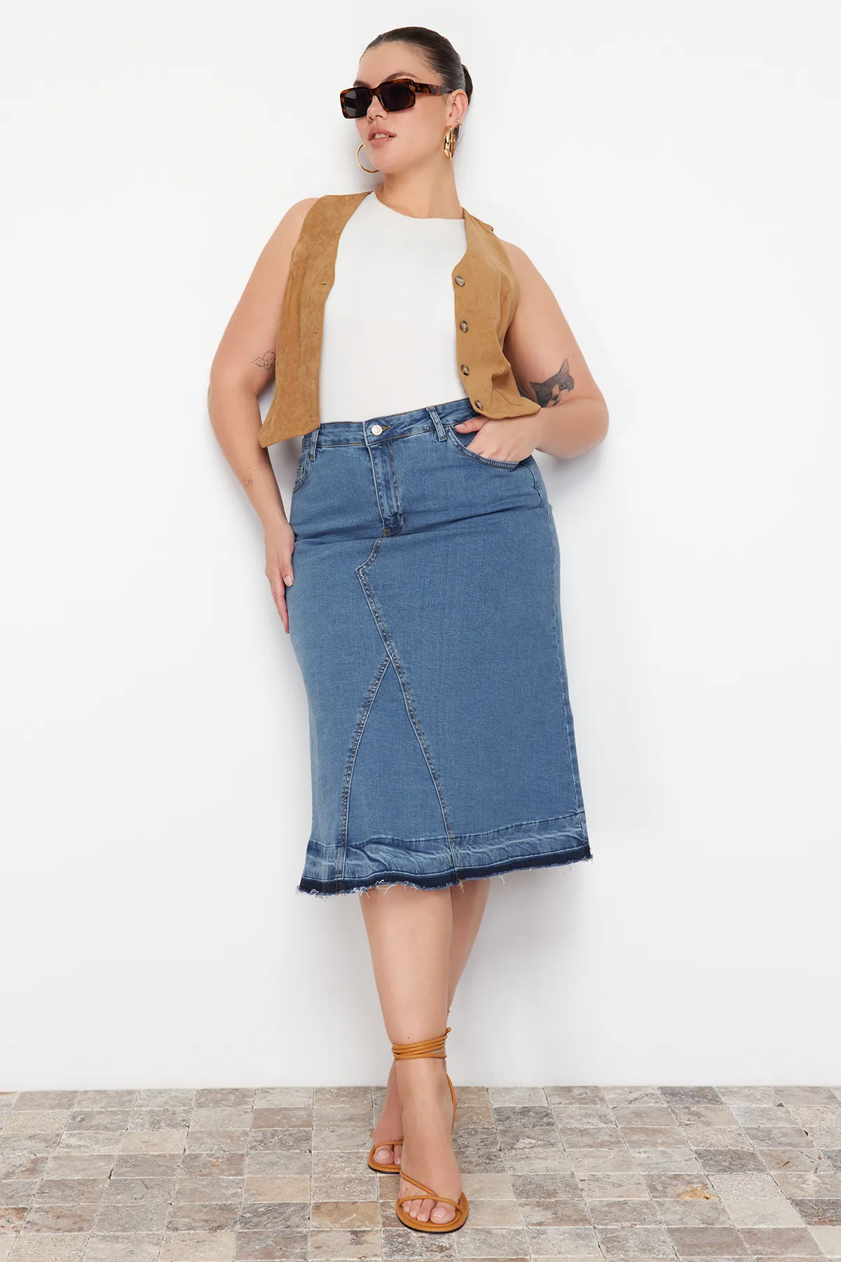 Trendyol Curve  Blauer Jeansrock in Blockfarben TBBAW24AZ00025