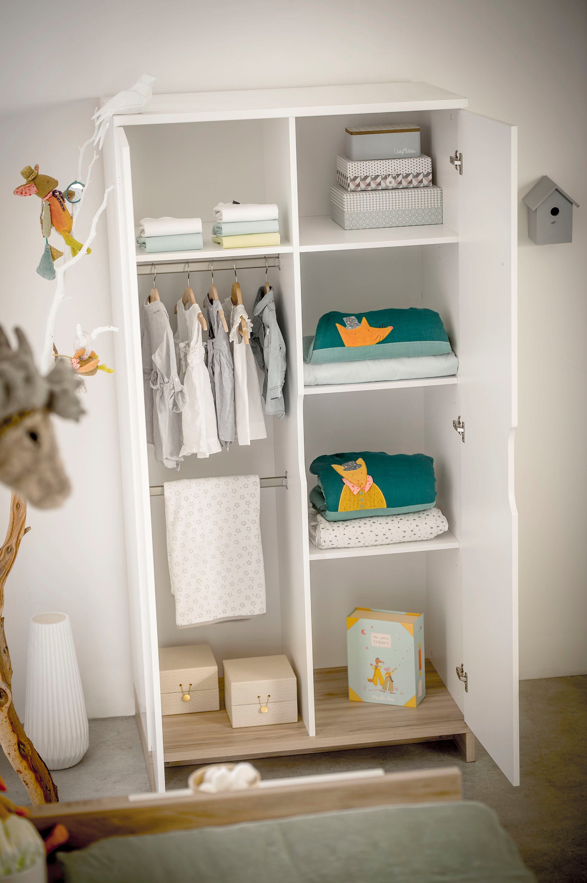 Galipette Kleiderschrank Kleiderschrank 2 türig Inneneinteilung : 1/2 Hänge, 1/2 Tablare