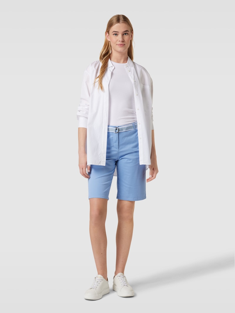 Chino-Shorts mit Leistentasche in himmelblau