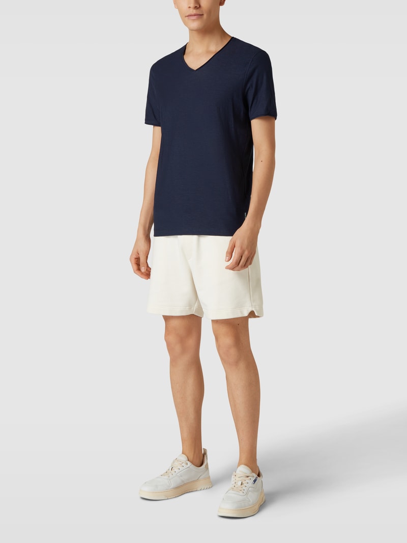 T-Shirt mit V-Ausschnitt in dunkelblau