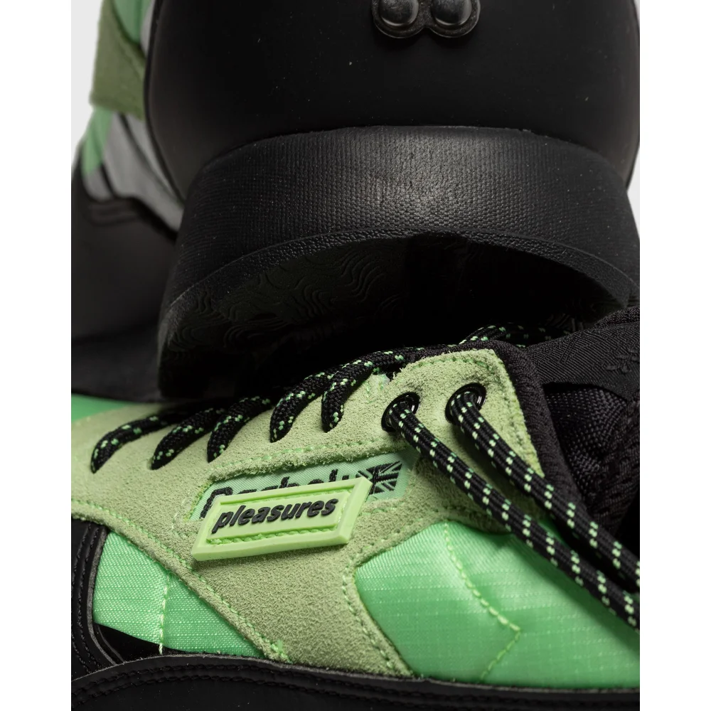Reebok x Pleasures Classic Leather H06244 / schwarz