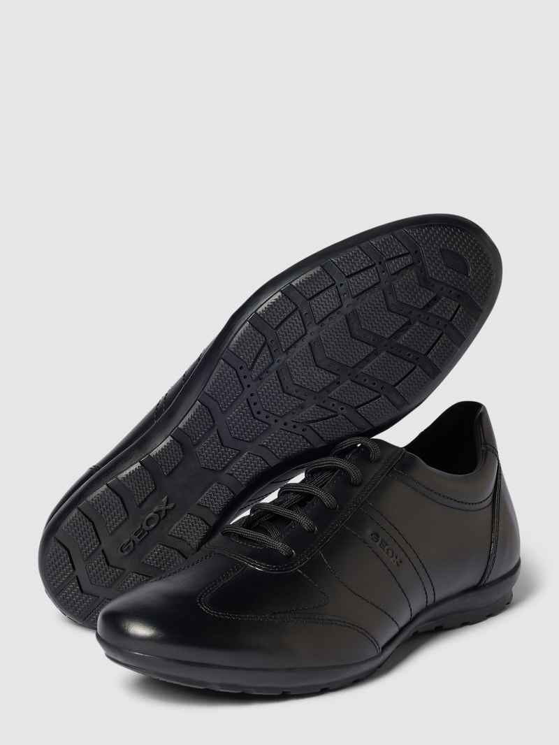 Sneaker mit Label-Detail in schwarz