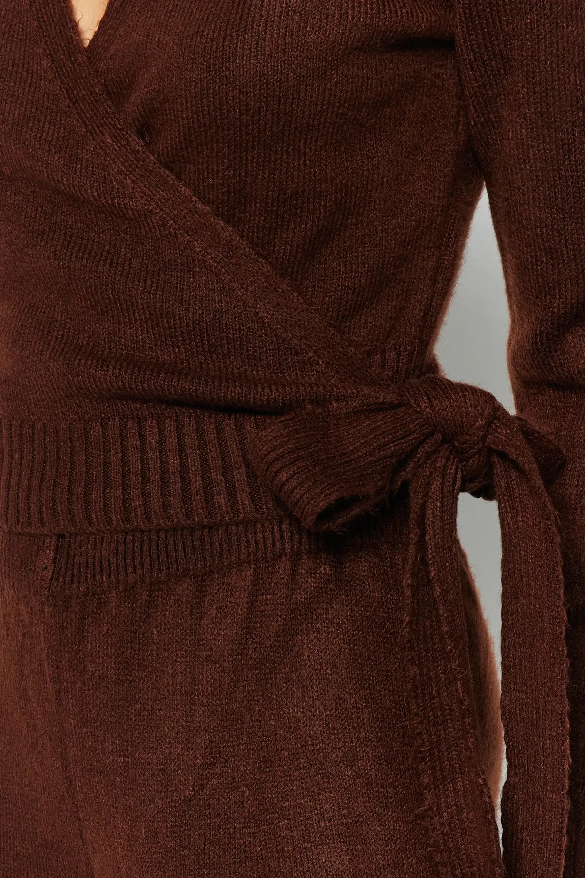 Trendyol Collection  Braunes, kurzes Strickoberteil und -unterteil-Set TWOAW24AU00016