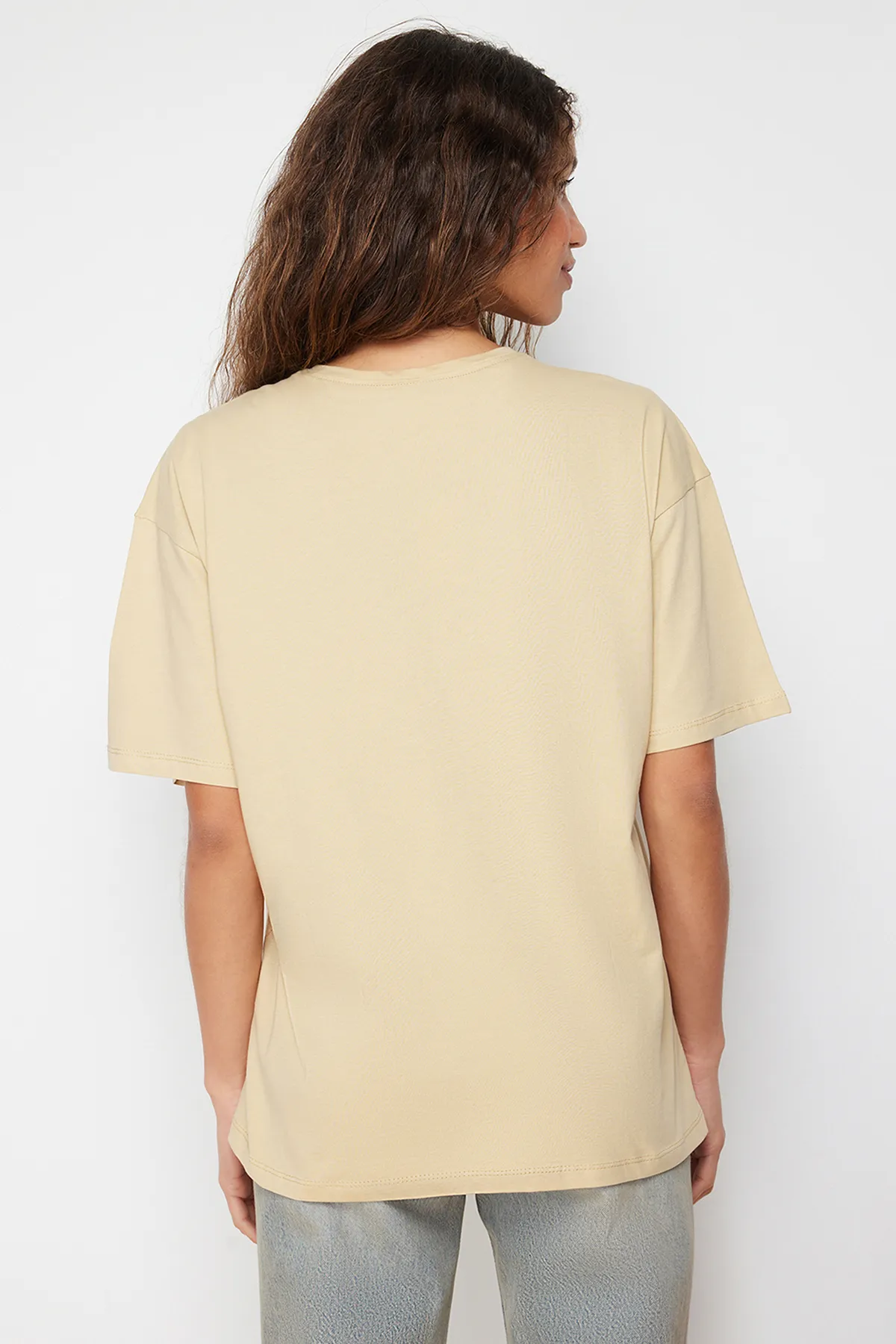 Trendyol Collection  Dunkelbeiges Strick-T-Shirt mit Rundhalsausschnitt aus 100 % Baumwolle in Übergröße/weiter Passform TWOSS20TS0134