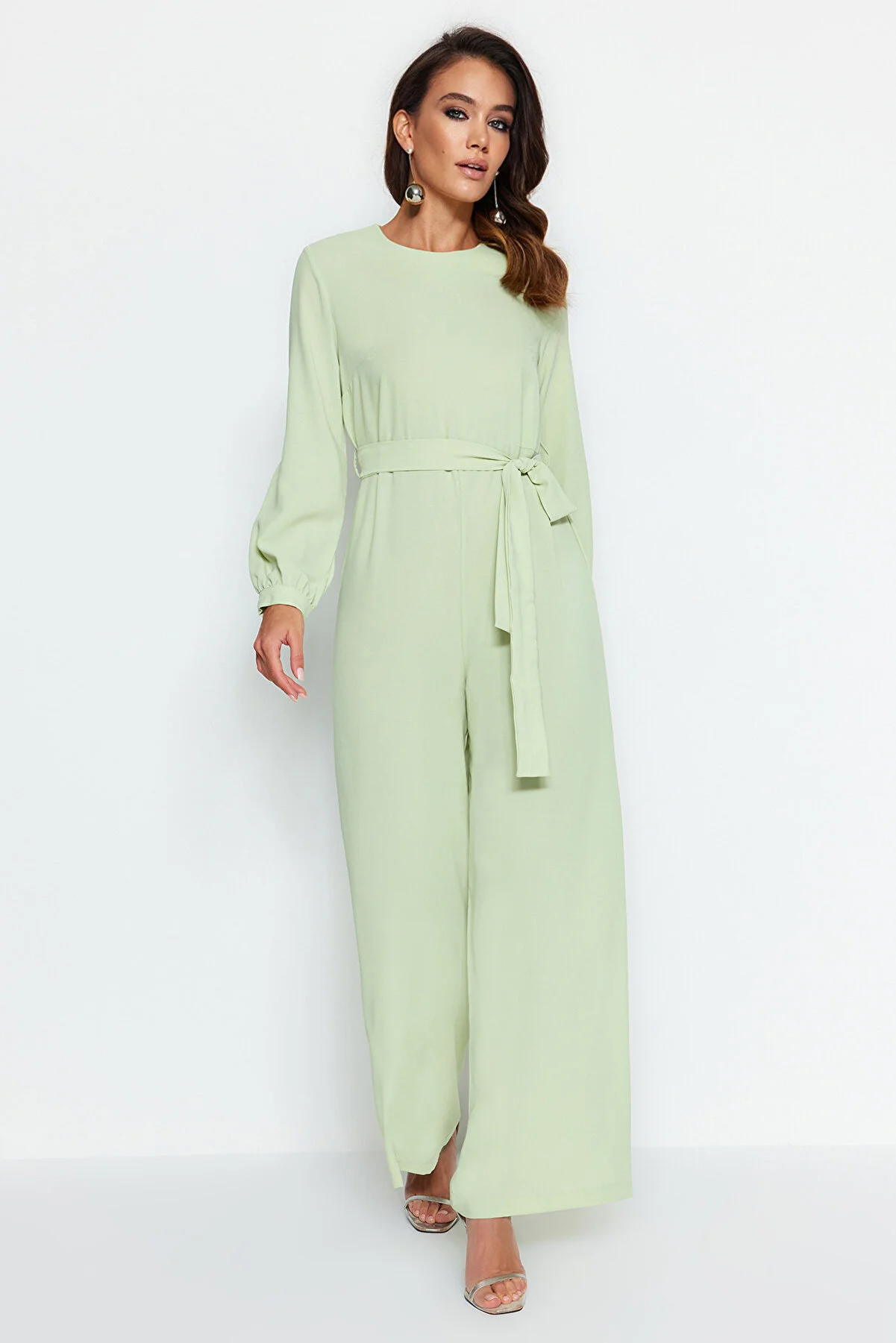 Trendyol Modest  Hellgrüner Cape-Jumpsuit mit Quasten, Abendkleid TCTAW24DB00007