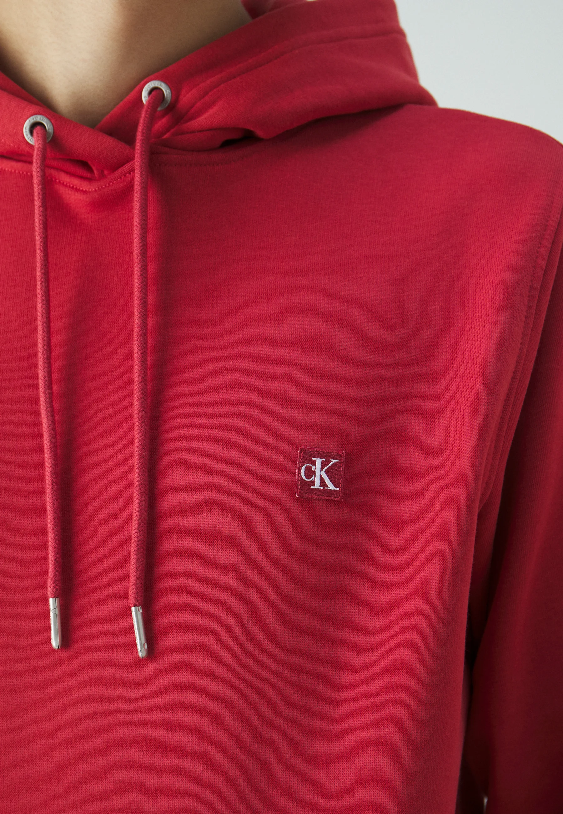 Sudadera con capucha y insignia bordada de Calvin Klein Jeans