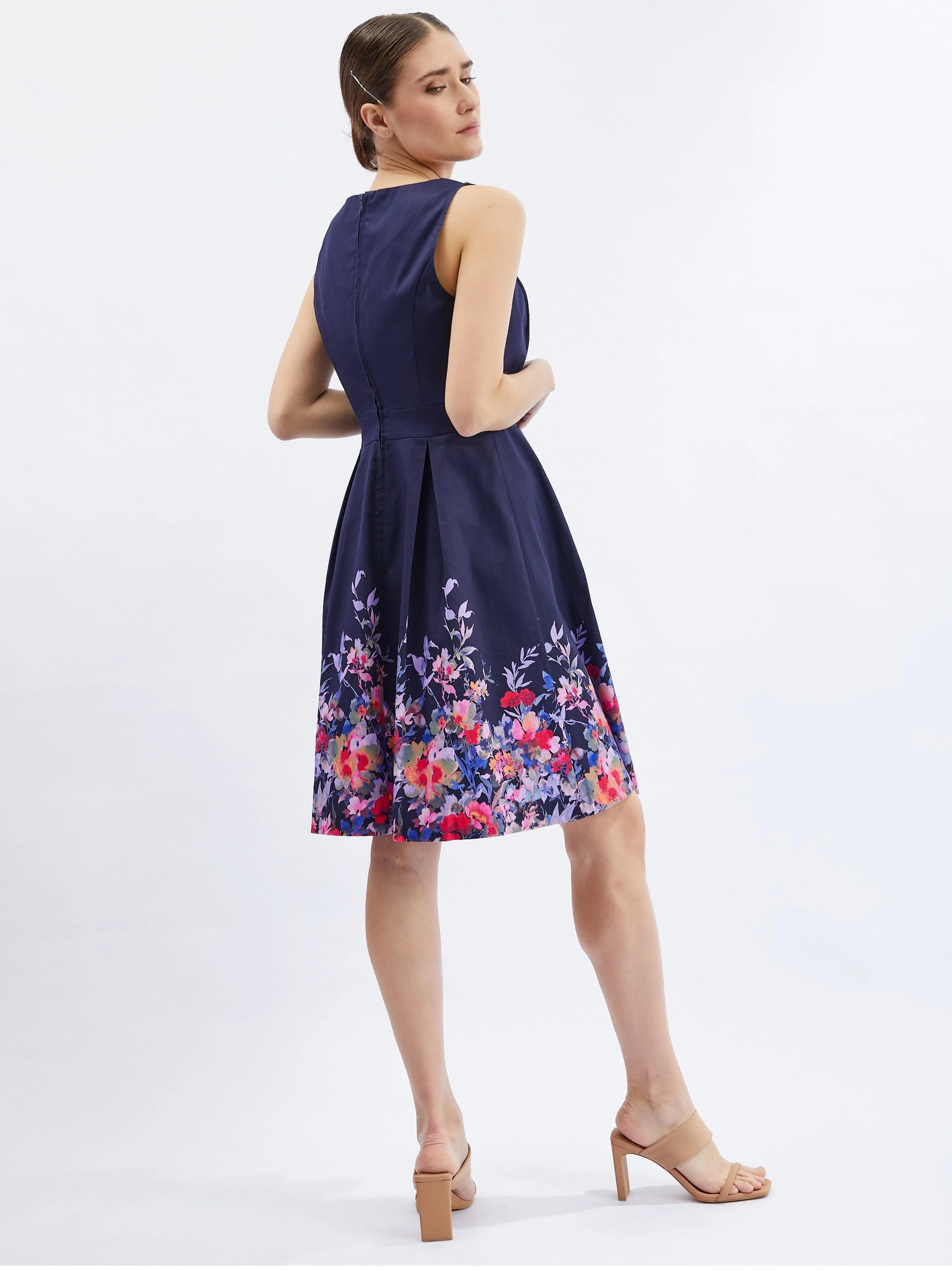Dunkelblaues geblümtes Damenkleid ORSAY