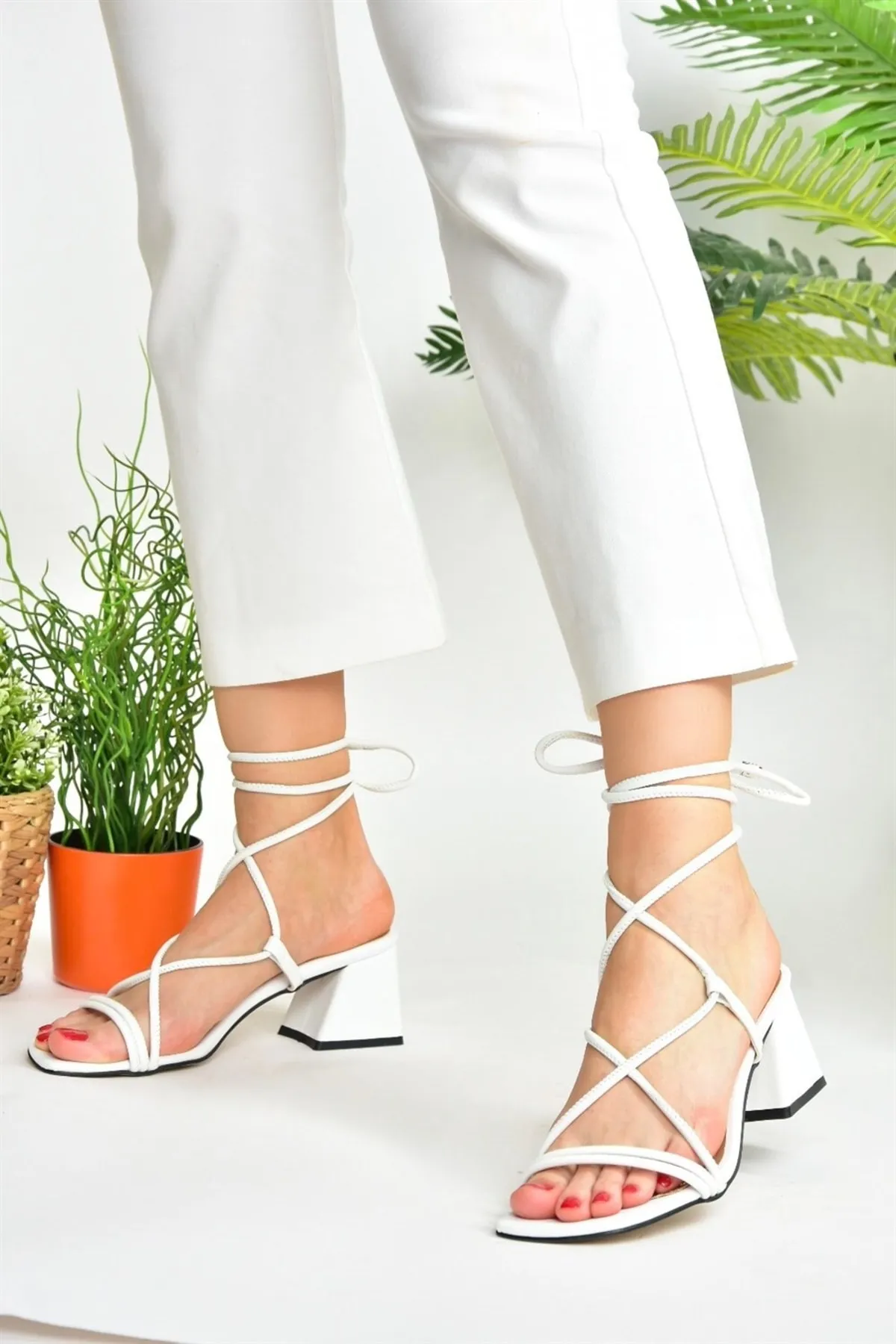 Fox Shoes  Weiße Schnür-Damenschuhe mit klassischem Absatz