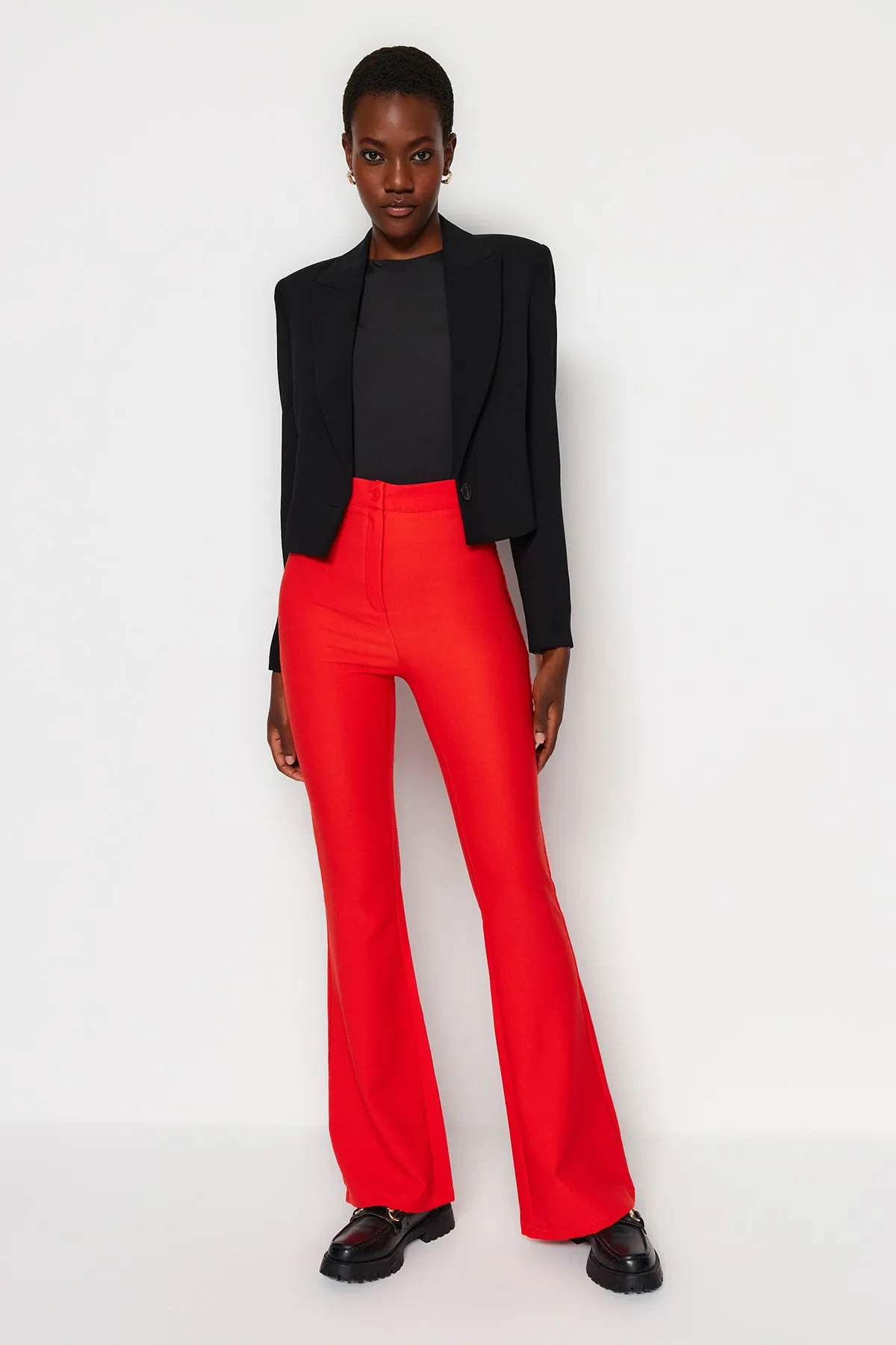 Trendyol Collection  Rote Schlaghose aus Webstoff TOFAW19BB0581