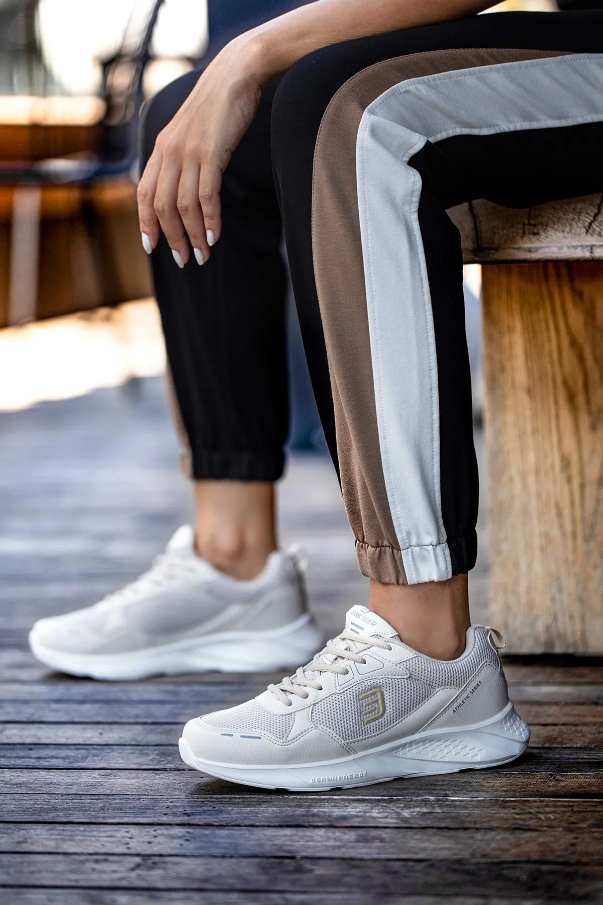 DARK SEER  Beige-weißer Damen-Sneaker