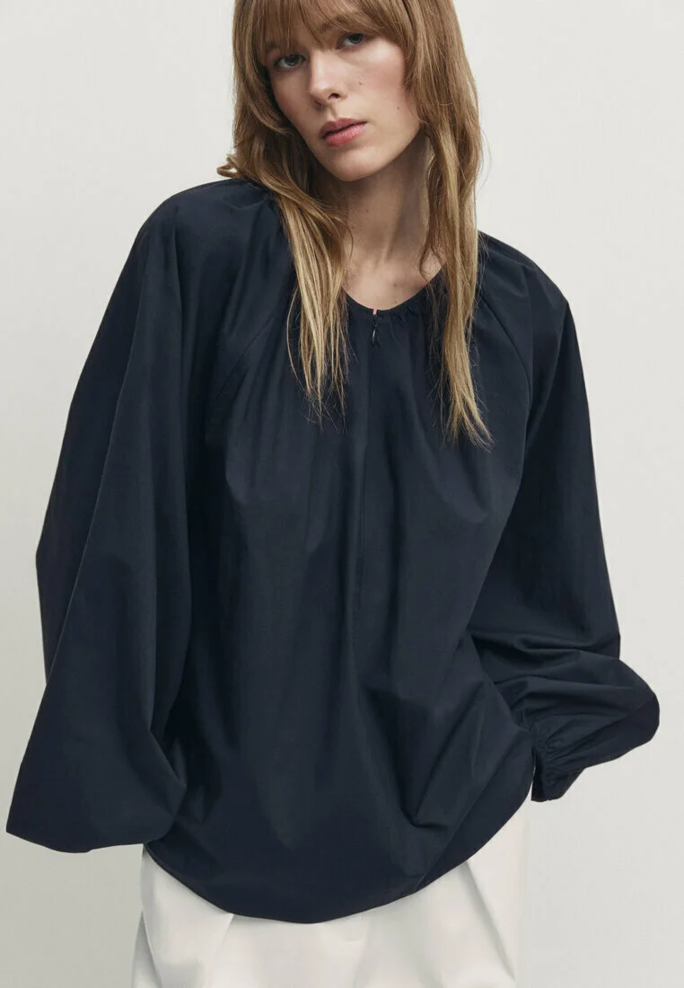 Blusa de popelina con mangas abullonadas de Massimo Dutti