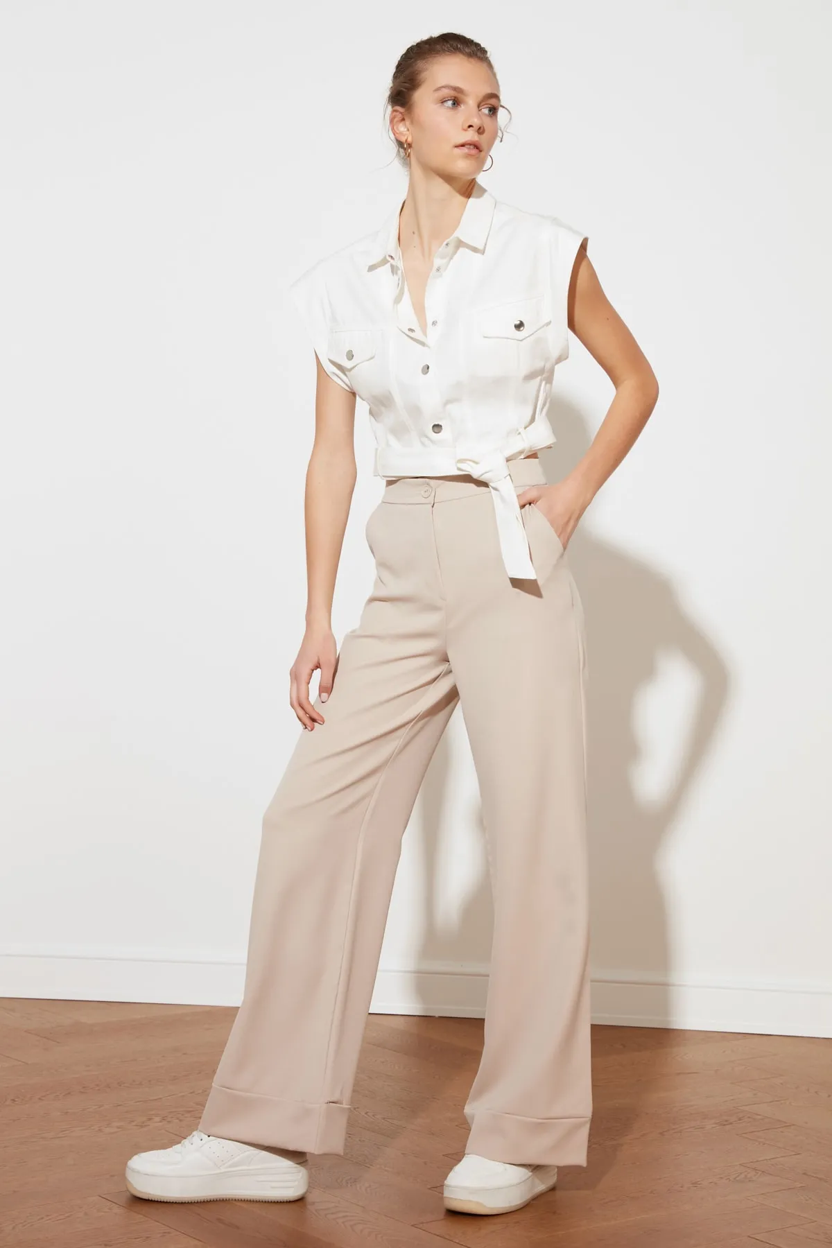 Trendyol Collection  Steinige Webhose mit weitem Bein TWOSS19ST0179
