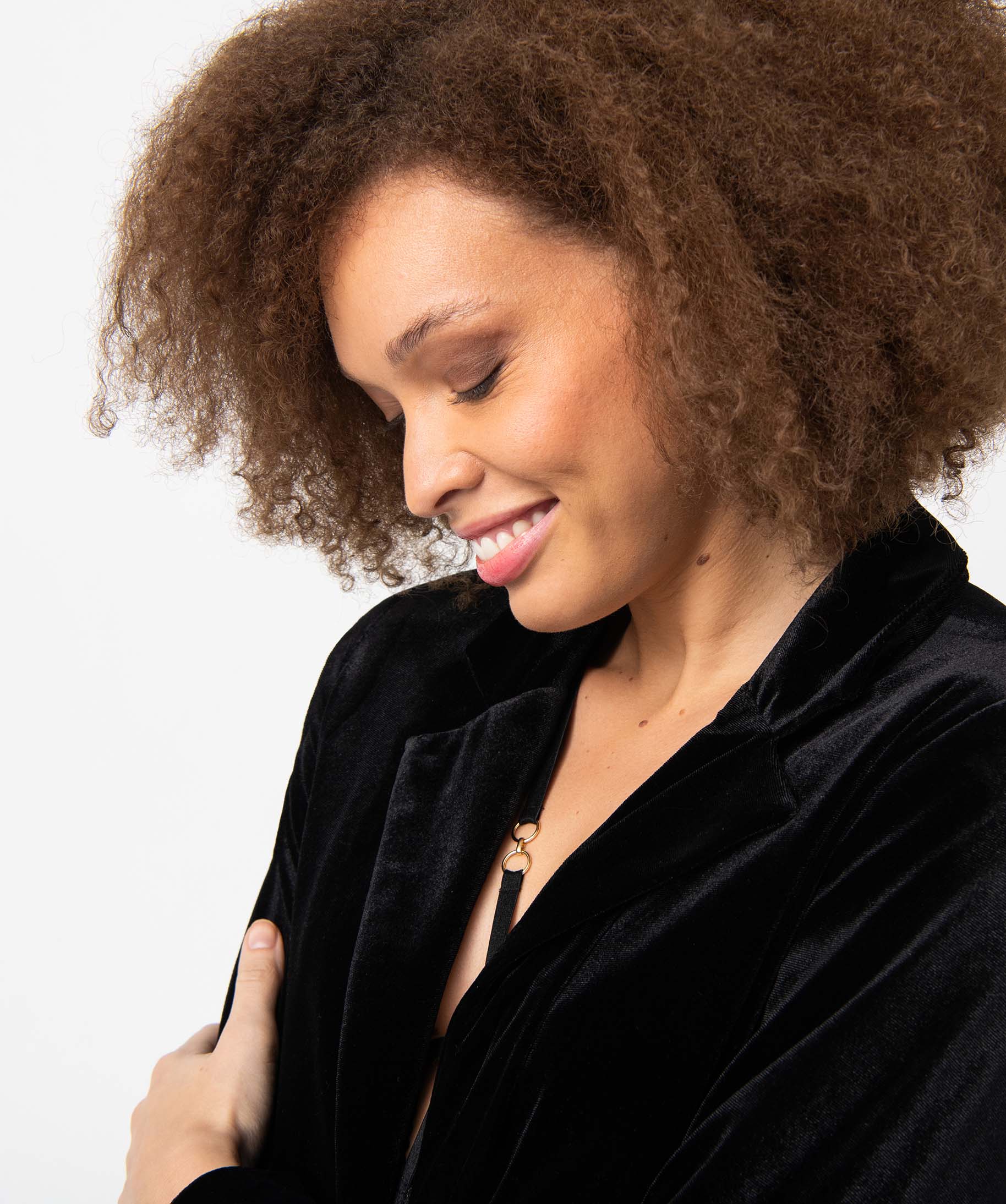 Blazer femme en velours porté ouvert noir | GEMO